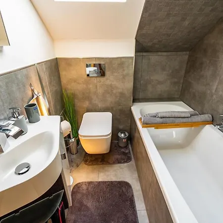 2,5-zimmer Inkl Arbeitsplatz, Wlan & Free Netflix, Amazon-free Parken Vollausgestattete Wohnung, 24h Check In